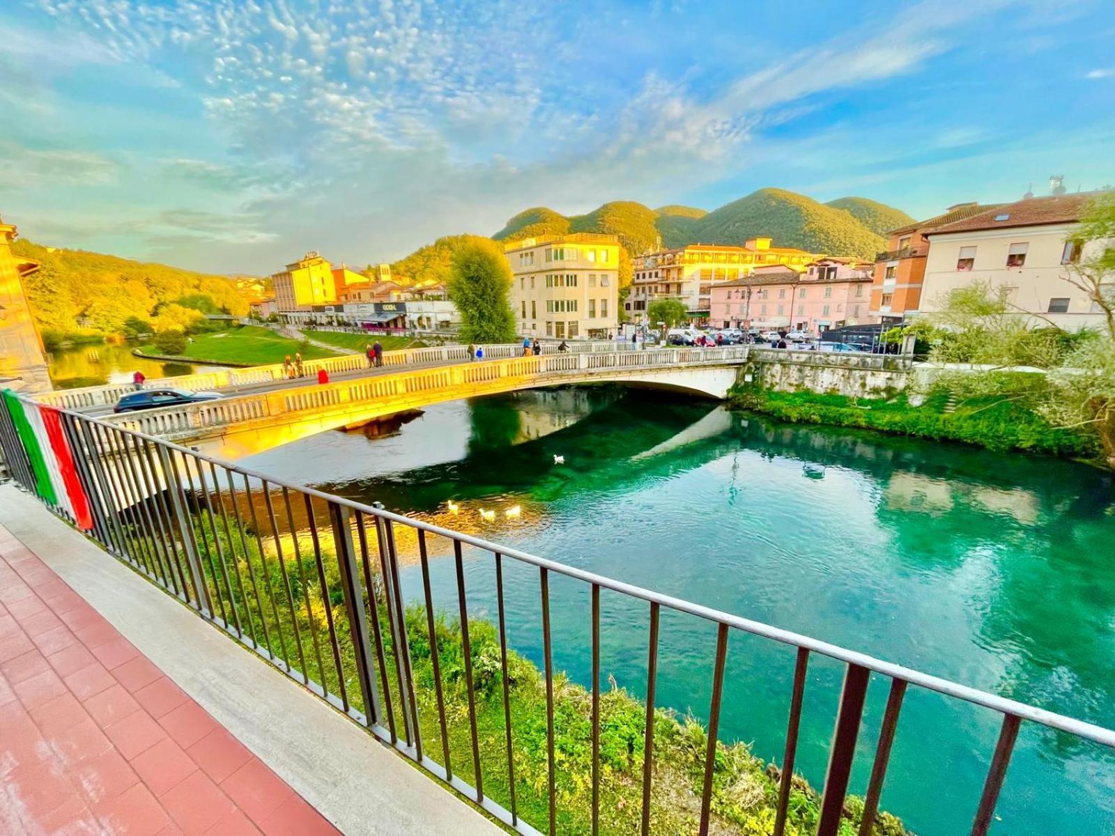 Appartement Tra I Due Ponti à Rieti Extérieur photo